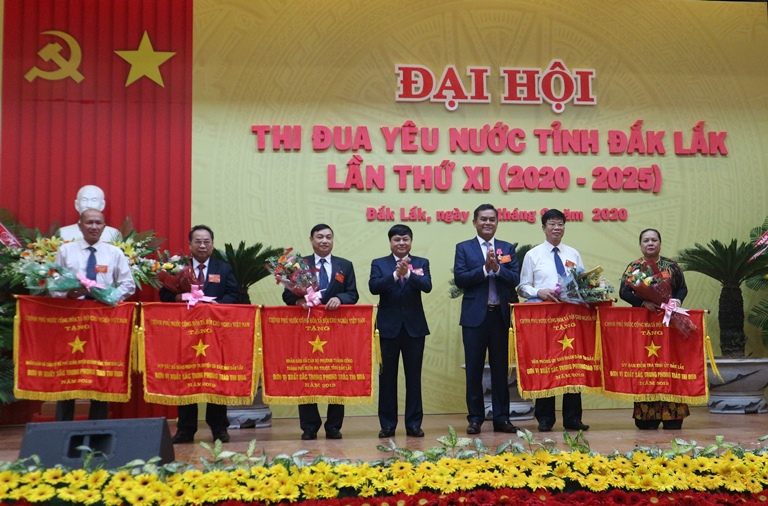 Phát động thi đua thực hiện thắng lợi nhiệm vụ phát triển kinh tế - xã hội